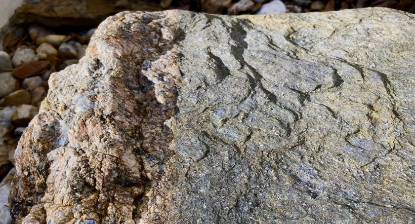 Two Tone Rocker Geoscience Walking Tour | Department of Earth and Planetary Sciences ...